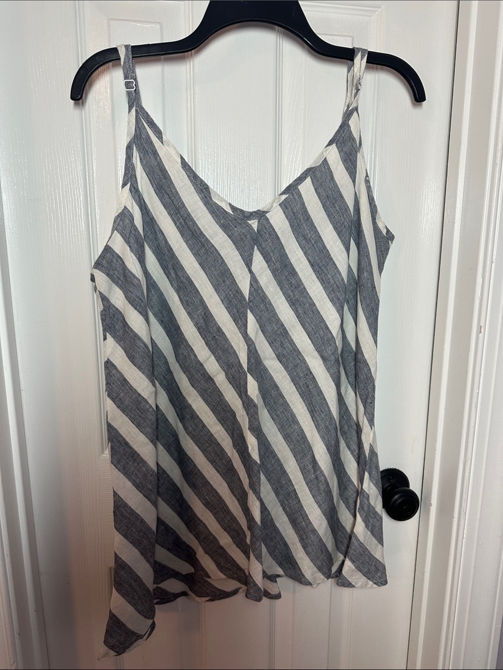Flax Diagonal Striped V-Neck Camisole - Gray & White.   0018
